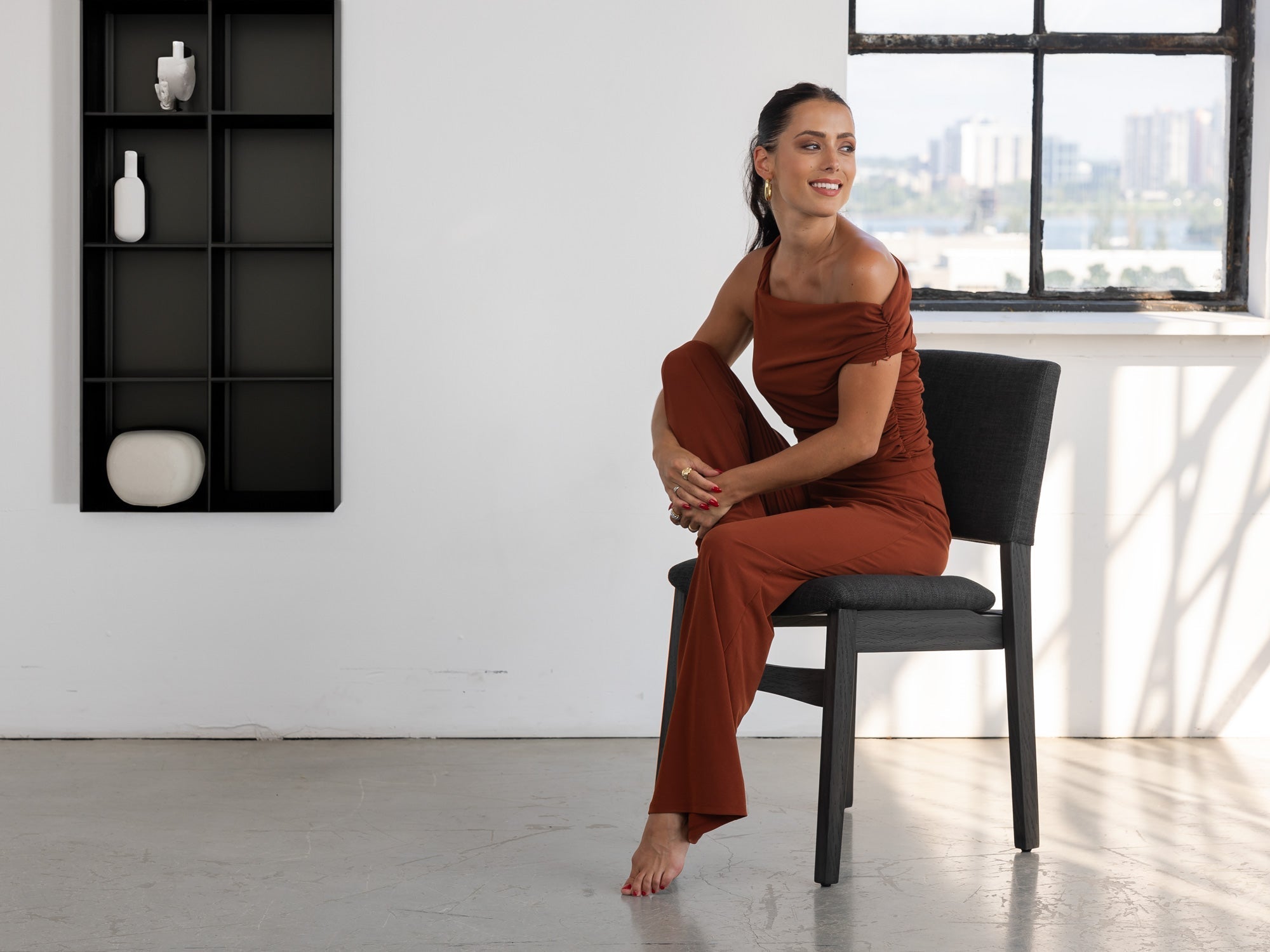 Chaise de salle à manger empilable en bois, hickory fumé — vue 11